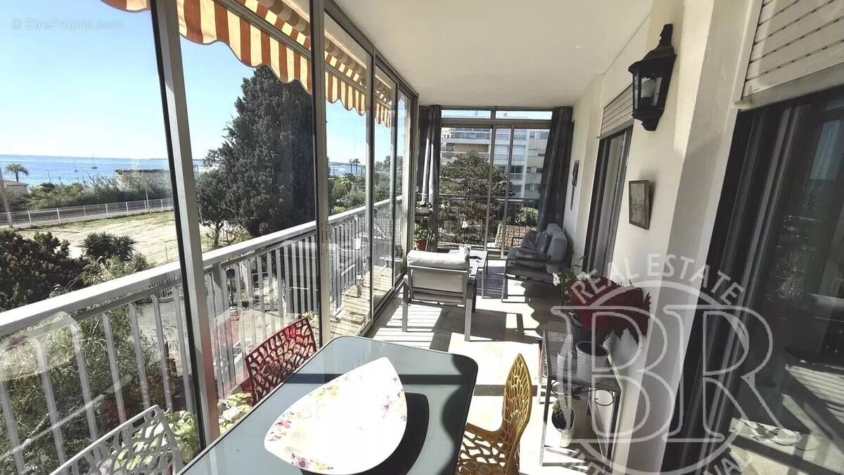 Appartement à VALLAURIS