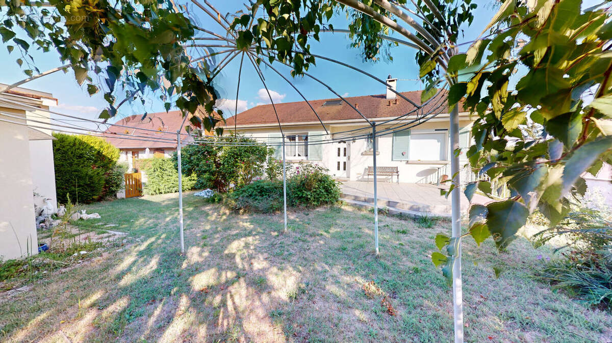 Maison à SAINT-CHERON