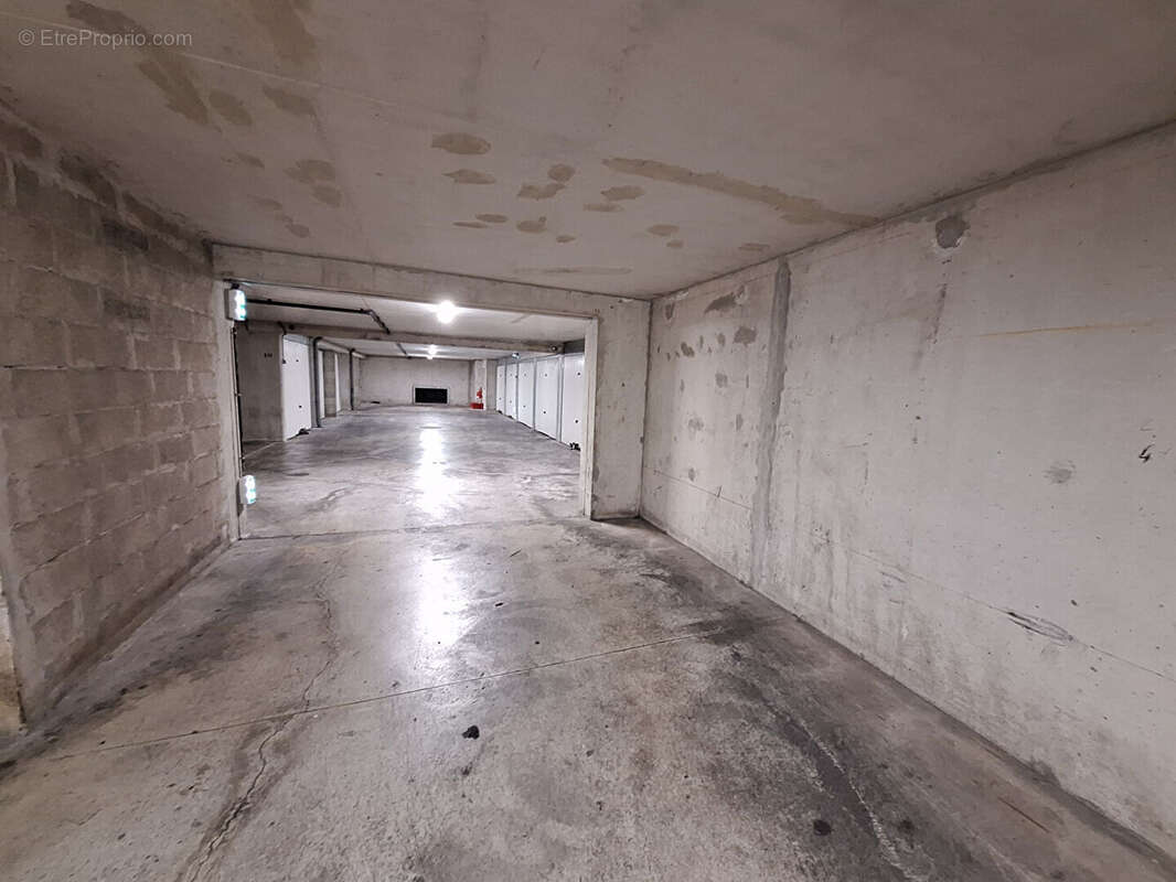 Parking à MARSEILLE-14E