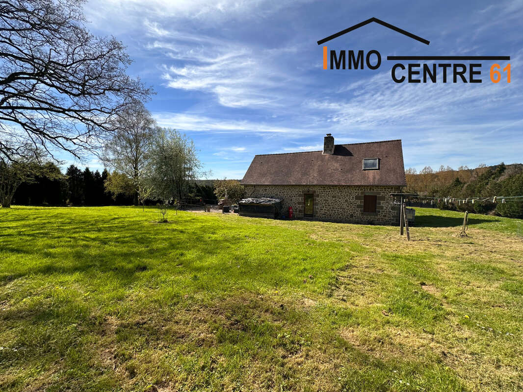 Maison d'architecte 5 chambres et un gîte de 64m2 sur un terrain de 5527m2 arboré. - photo 40