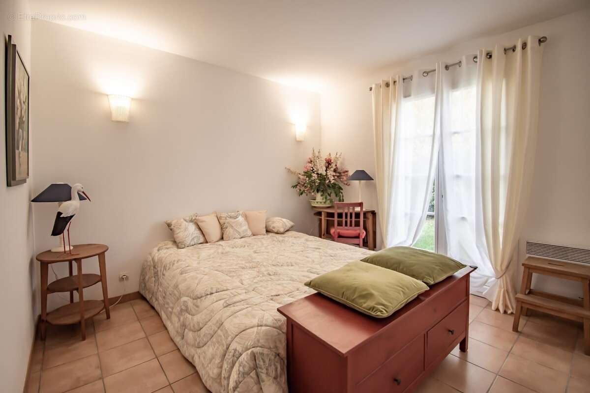 Breuillet – villa avec piscine et vue panoramique sur la campagne - photo 10