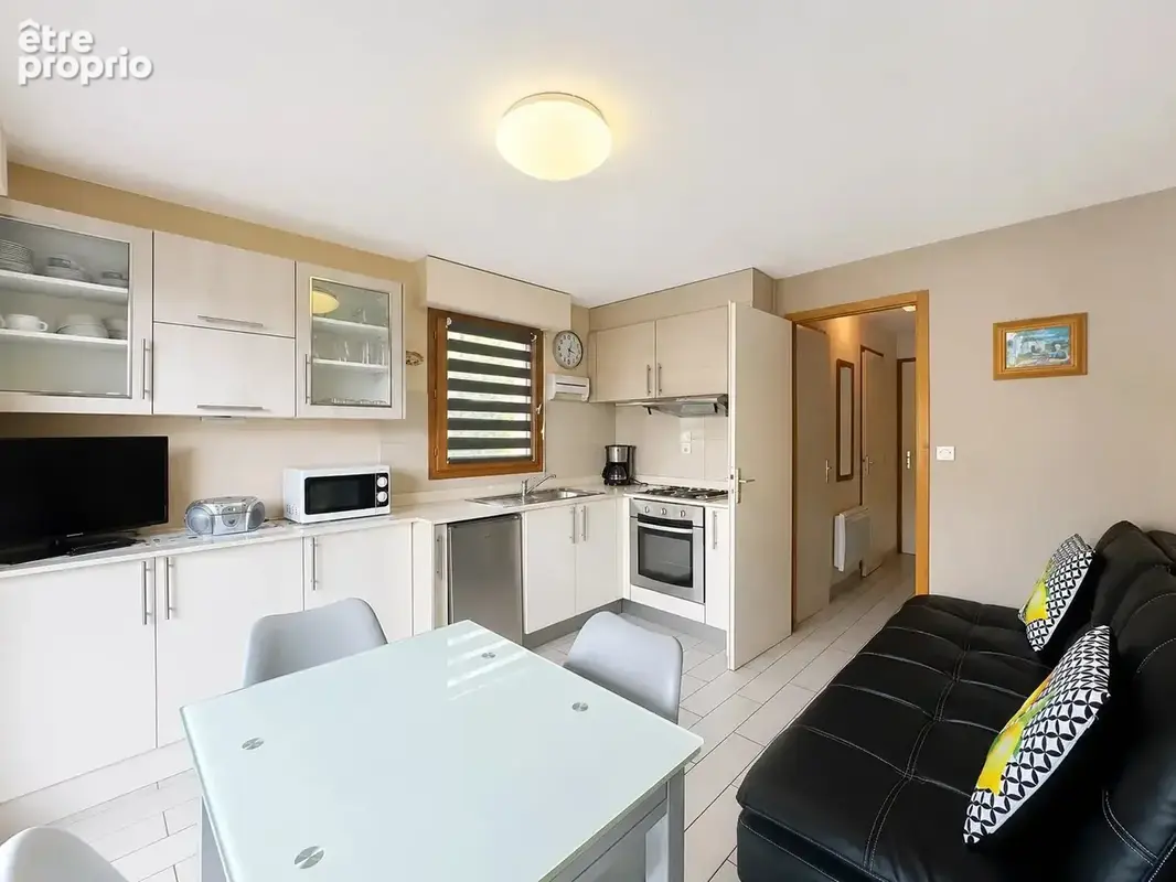 Appartement - 2 chambres - vendu meublé - CHÂTEL - photo 3