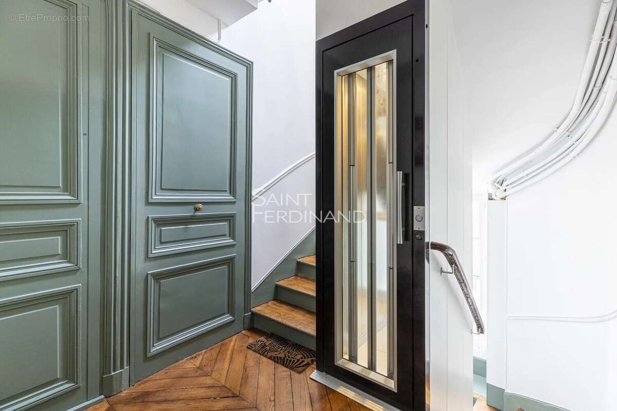 Appartement à PARIS-17E