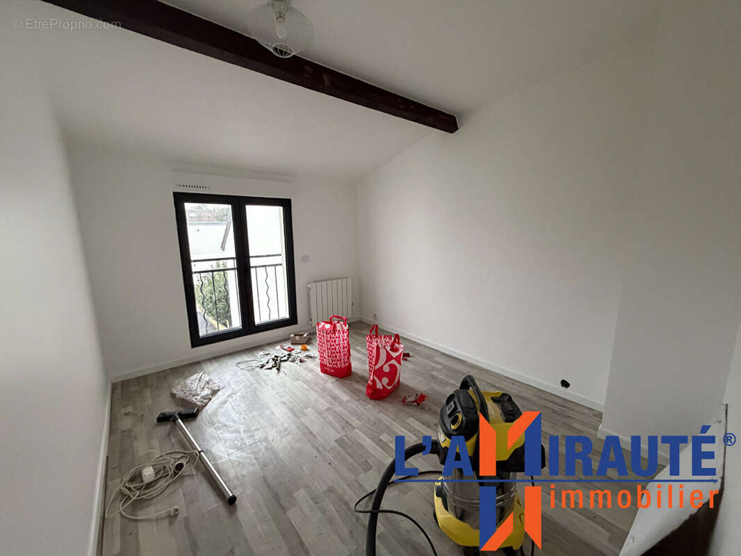 Appartement à SARTROUVILLE