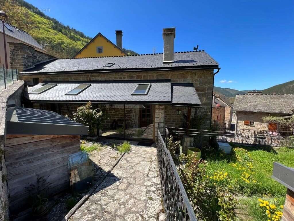 Maison à SAINT-BAUZILE