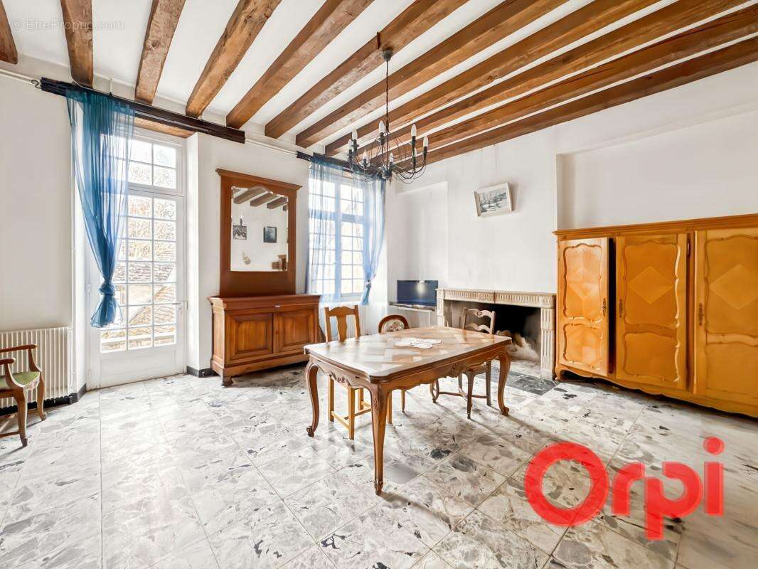 Maison à SAINT-AMAND-MONTROND