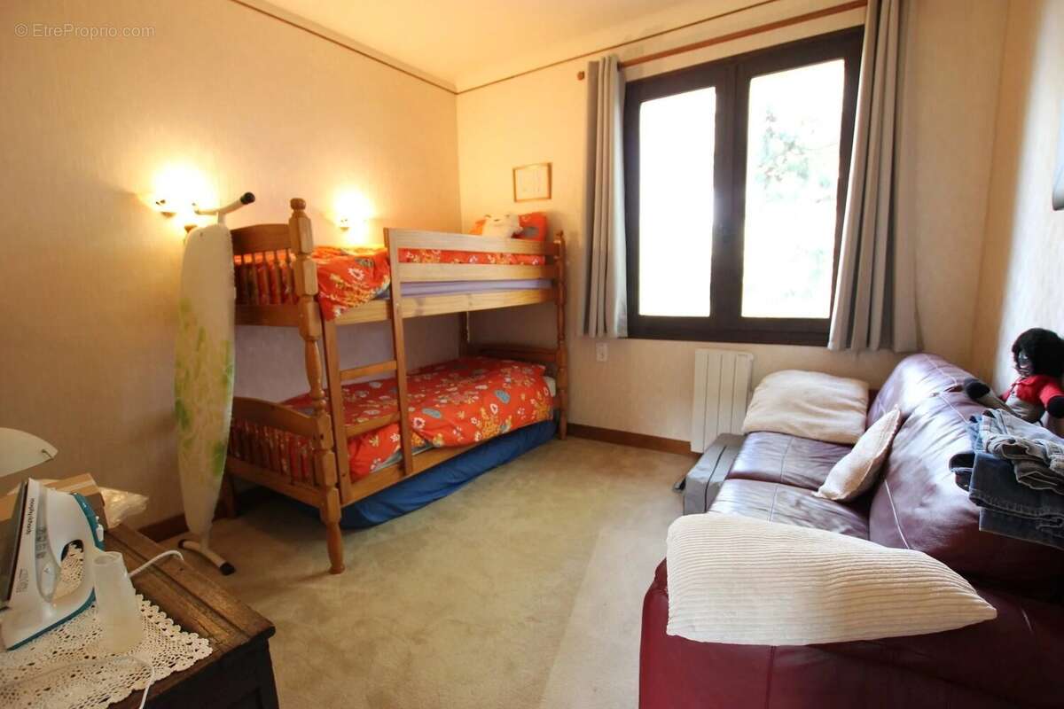 Maison individuelle haut de gamme avec piscine, située au cœur d'un magnifique parc privé - photo 15