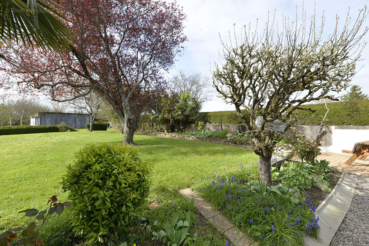 Maison à FROMENTIERES