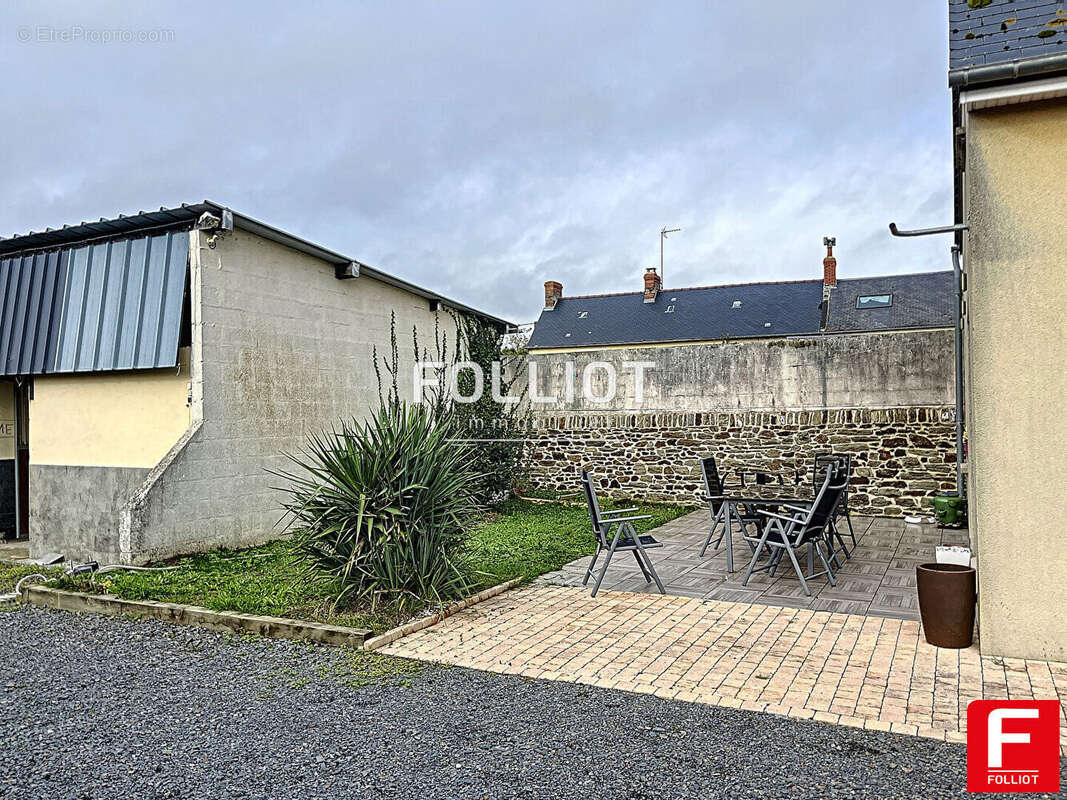 Terrain à LE MOLAY-LITTRY