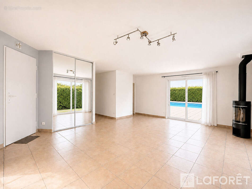Pavillon 95m² avec Garage et Piscine - photo 2
