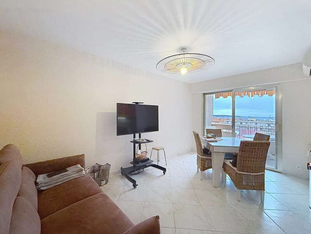 Appartement à VALLAURIS