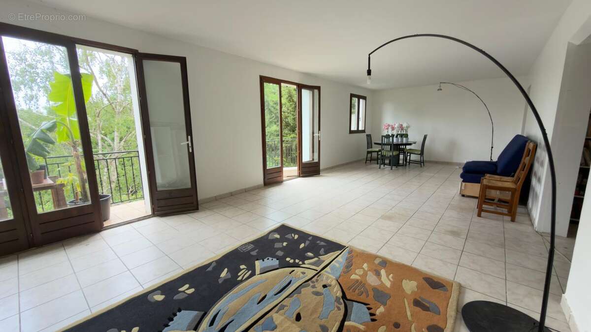 Maison 230 m2 (F3 de 60m², 7 chambres, 2 salle d'eau, une salle de bains - photo 9