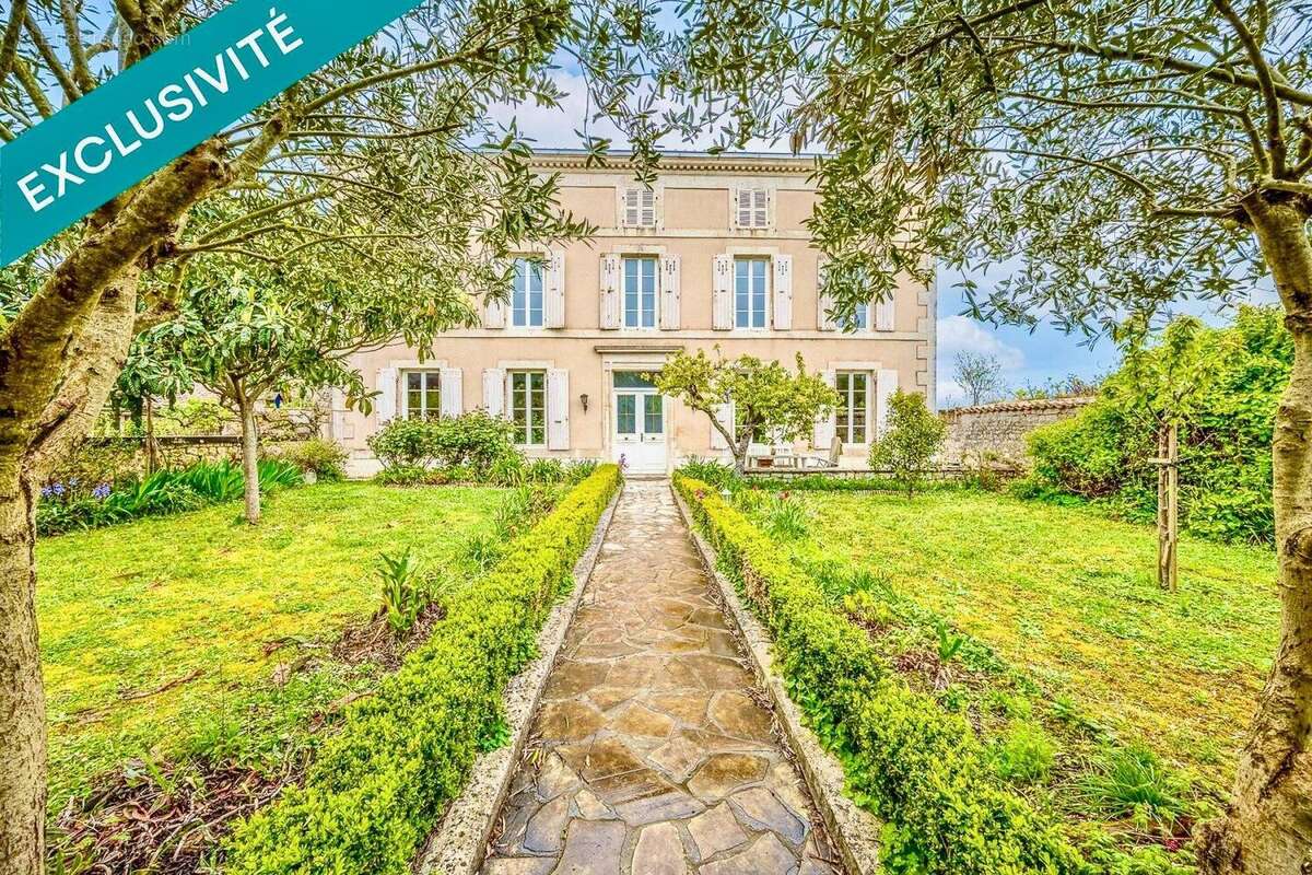 Maison 220 m² à Chauray  - photo 2