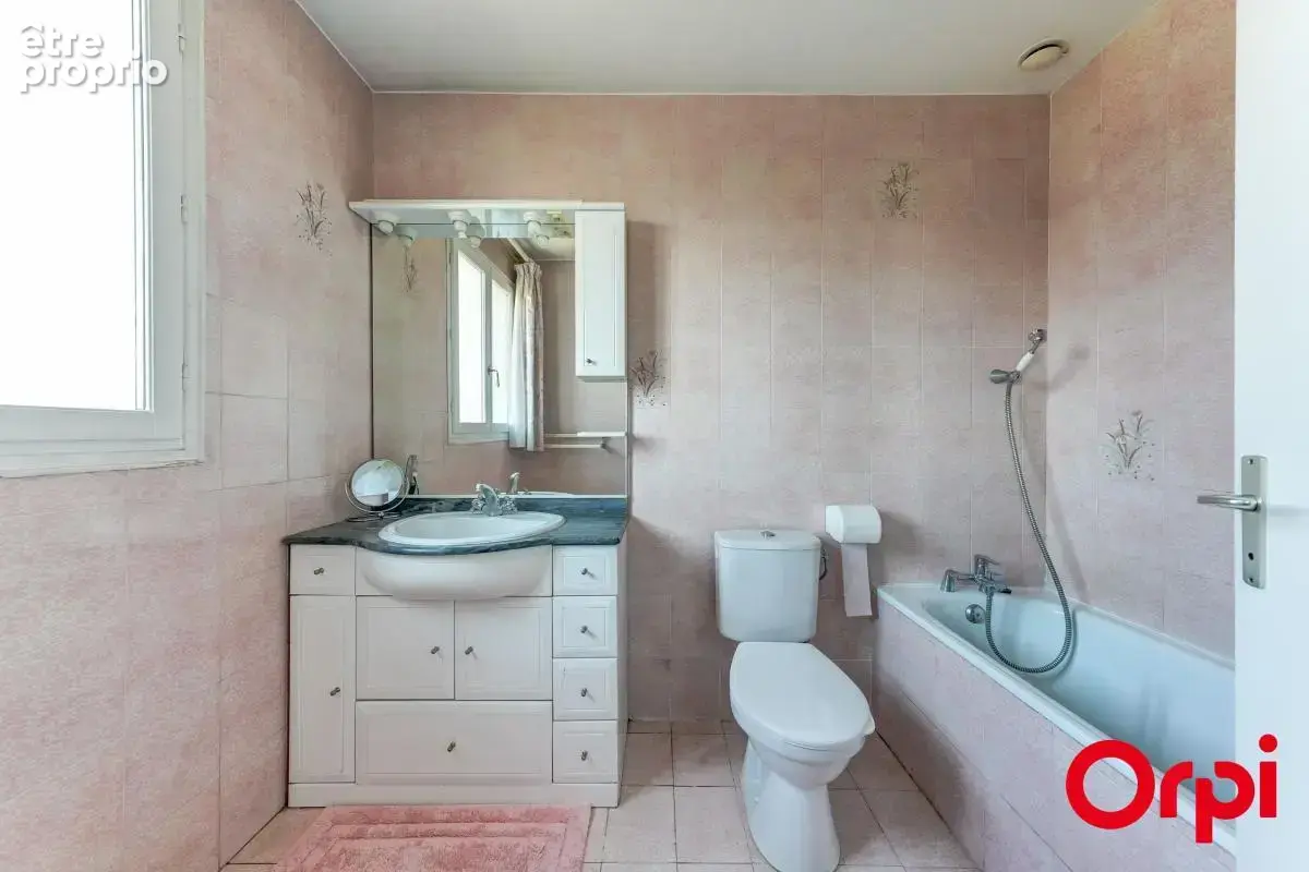 Maison familiale 4 chambres de plus de 130 m2 dans le secteur recherché des Tarentelles - photo 13
