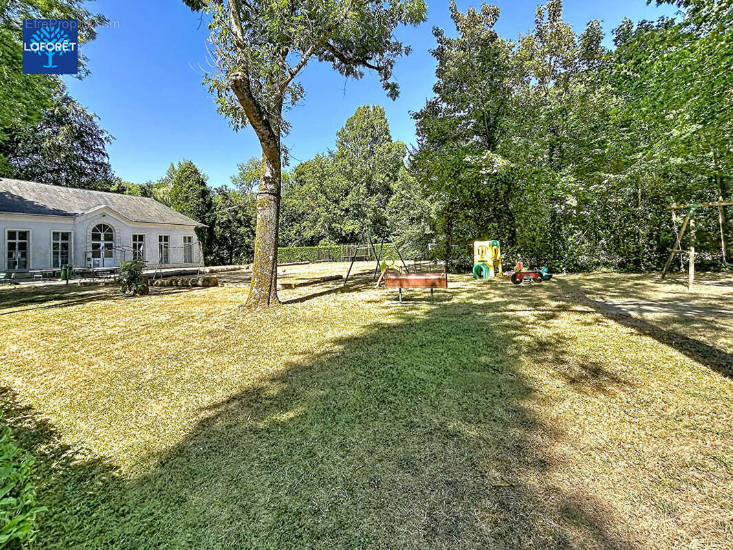 Mobil-home de 37,5 m² sur un magnifique terrain de 500 m² au sein du  Parc du Château Arribas ? Condé-Sainte-Libiaire (77) - photo 7