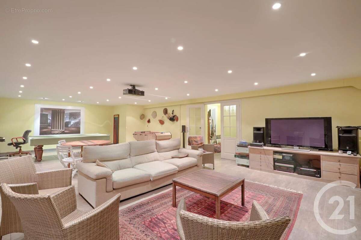 Maison à SAINT-MAUR-DES-FOSSES