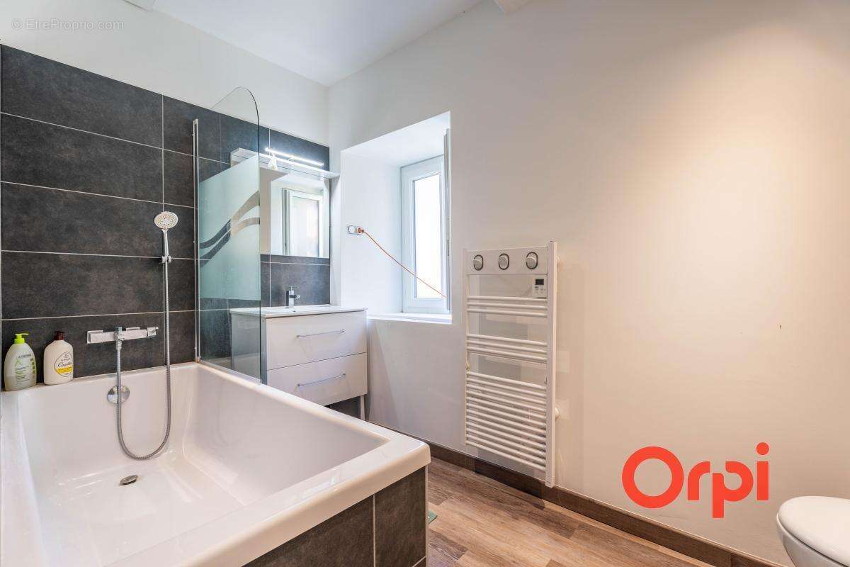 Maison de village rénovée – 2 chambres – Garage – Terrasse – Aucun travaux - photo 3
