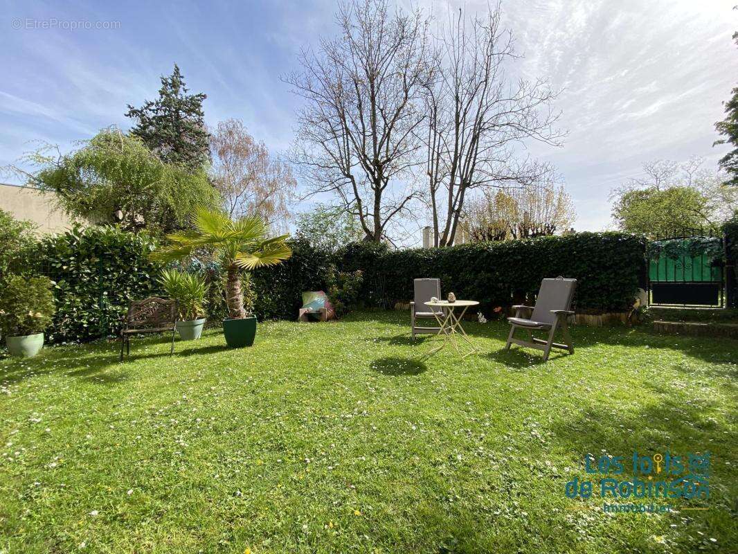 Appartement à LE PLESSIS-ROBINSON