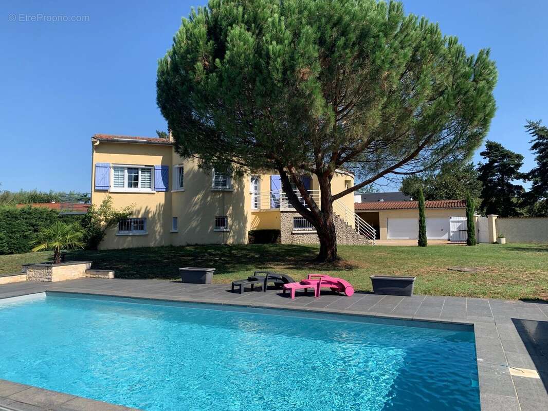 Maison 164 m² à Andrezieux-Boutheon  - photo 2