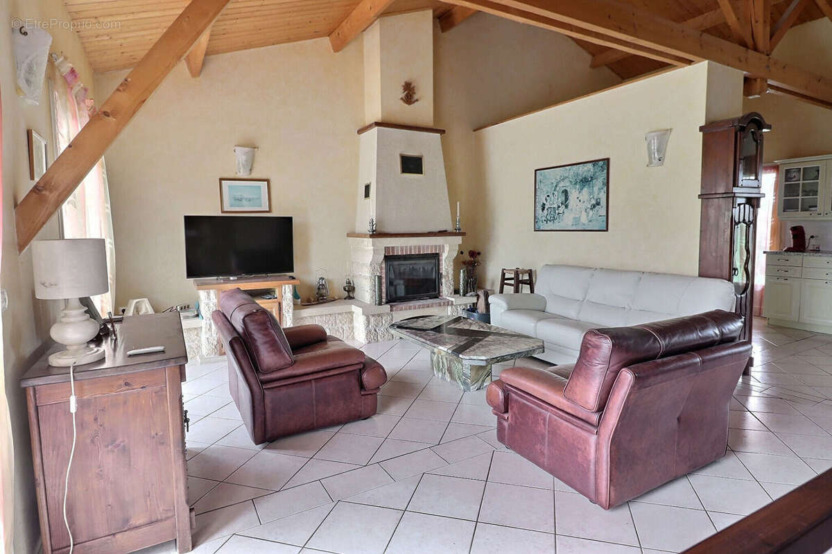 Maison à BAGNAC-SUR-CELE