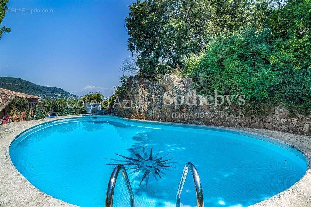 Théoule-sur-Mer, villa de quatre chambres avec piscine et terrain plat de 1 465 m² - photo 5