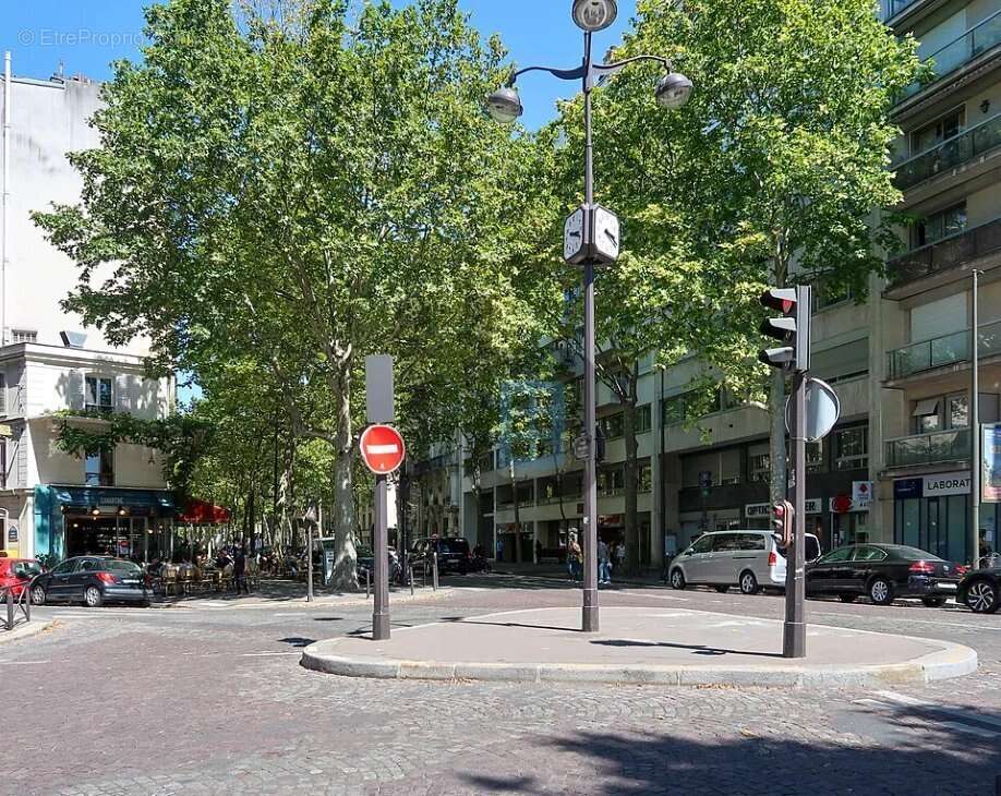 Commerce à PARIS-16E