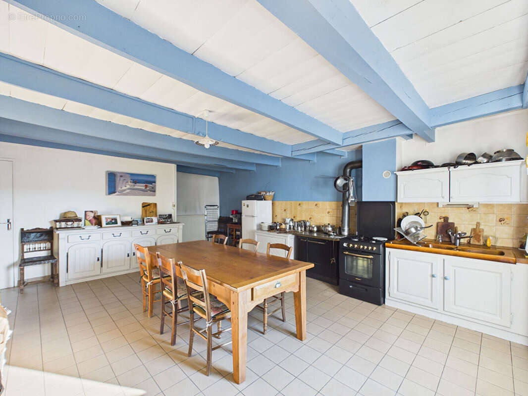 Maison au coeur d'un hameau avec dépendance et vaste terrain à Desaignes - photo 5