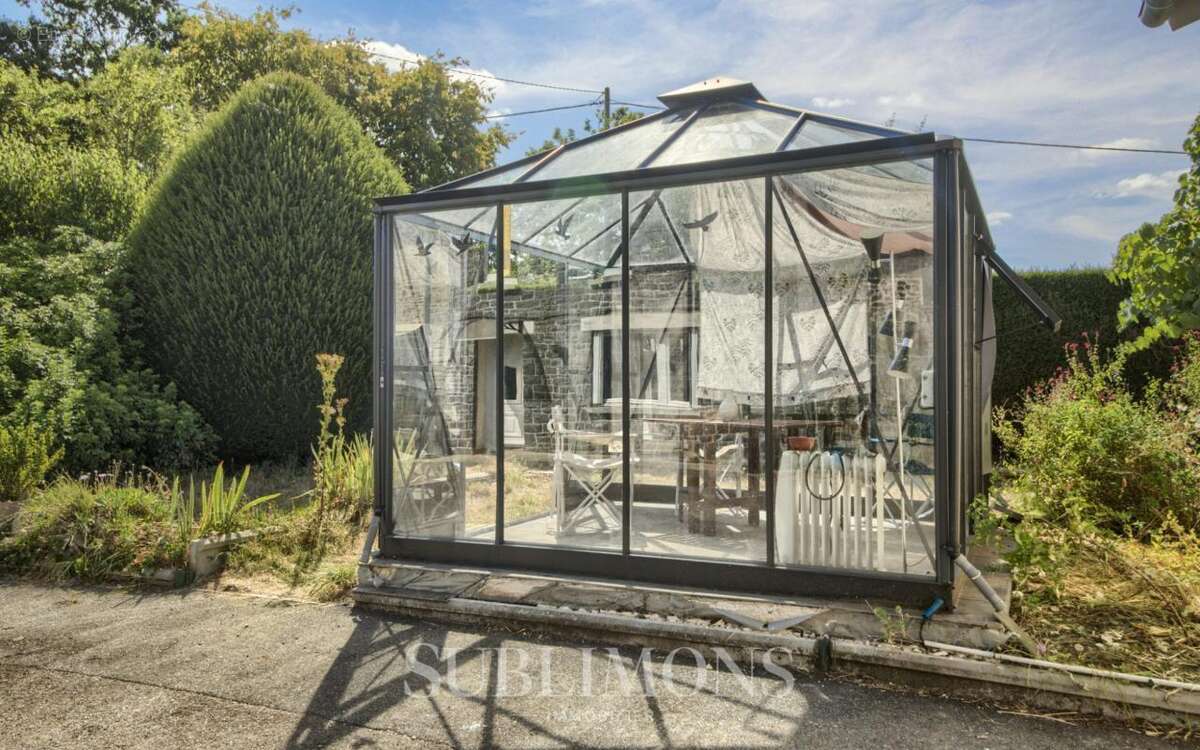 Maison avec dépendance habitable et Hangar - photo 3