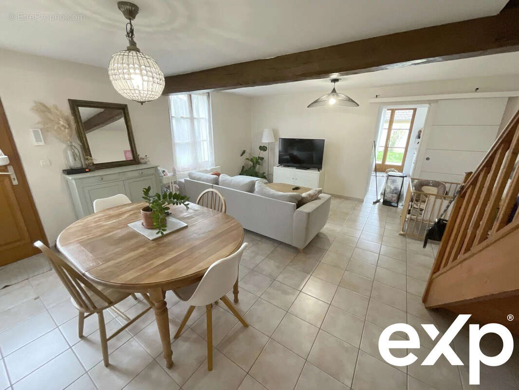 salon séjour  - Maison à LES NOES-PRES-TROYES