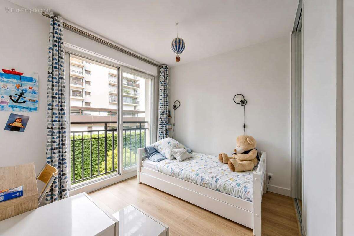 92800 - puteaux - front de seine - 4 pieces -3 chambres - balcon - photo 12