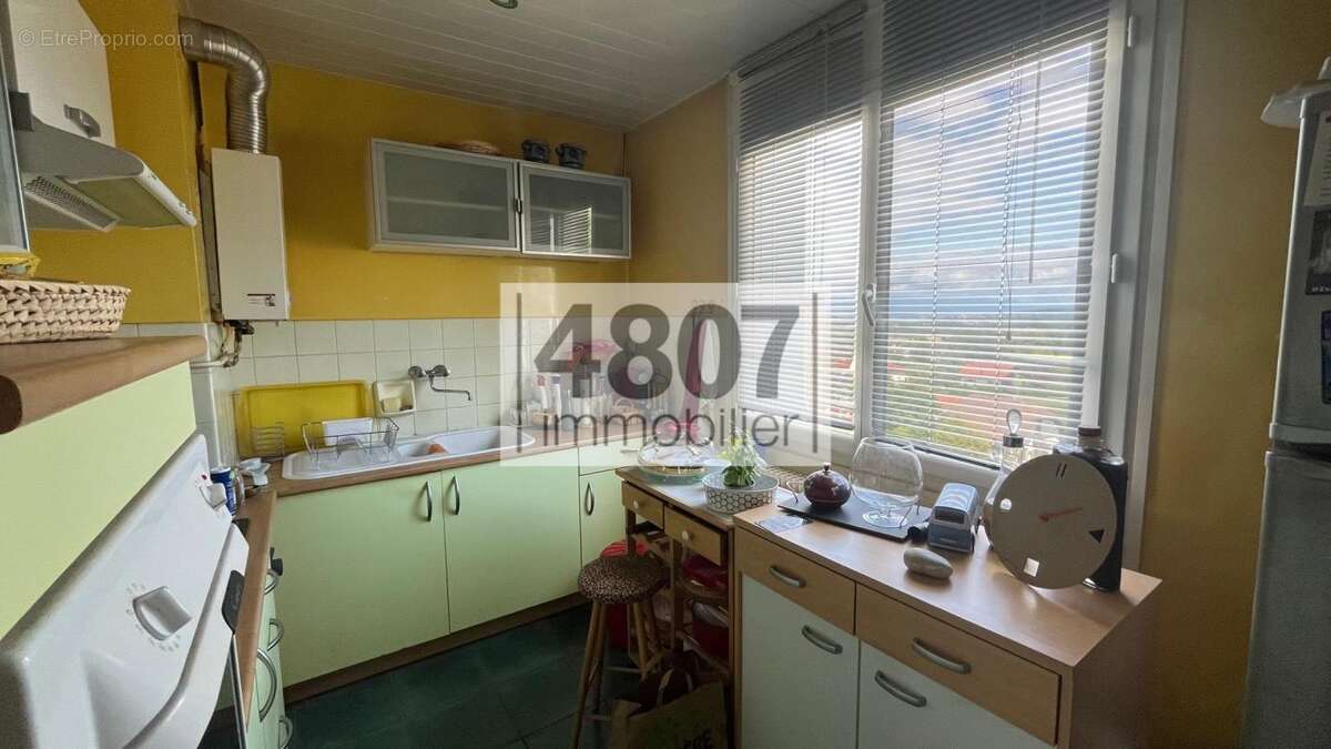 Appartement à COLLONGES-SOUS-SALEVE