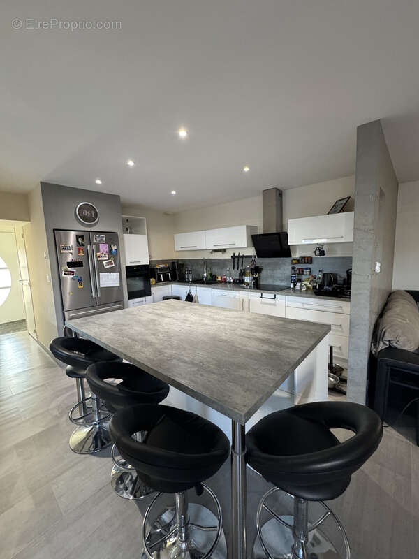 Appartement à VEAUCHE
