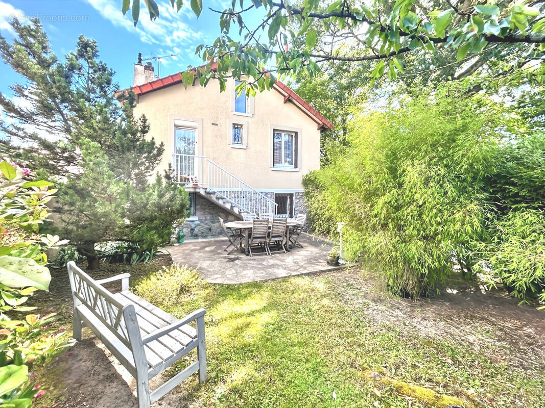 Maison à SAINTE-GENEVIEVE-DES-BOIS