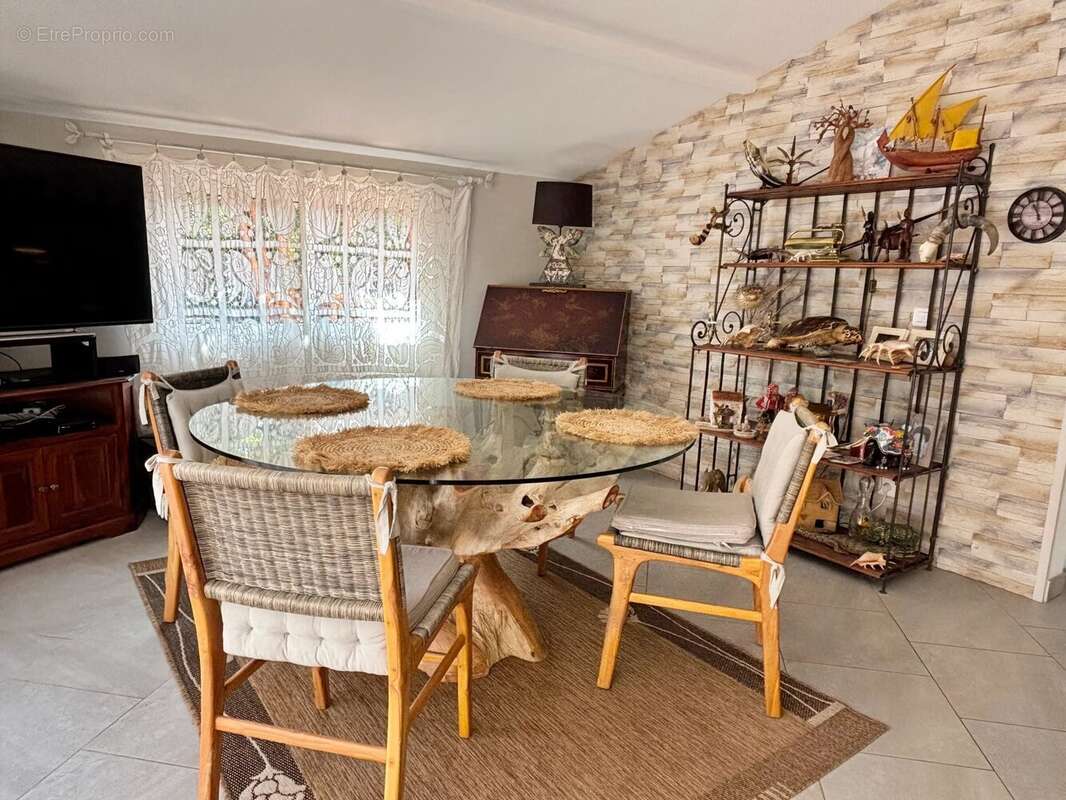 Maison à ROQUEBRUNE-SUR-ARGENS