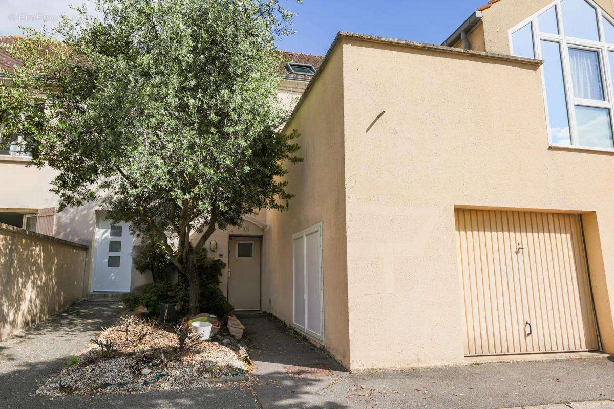 Appartement à SAULX-LES-CHARTREUX