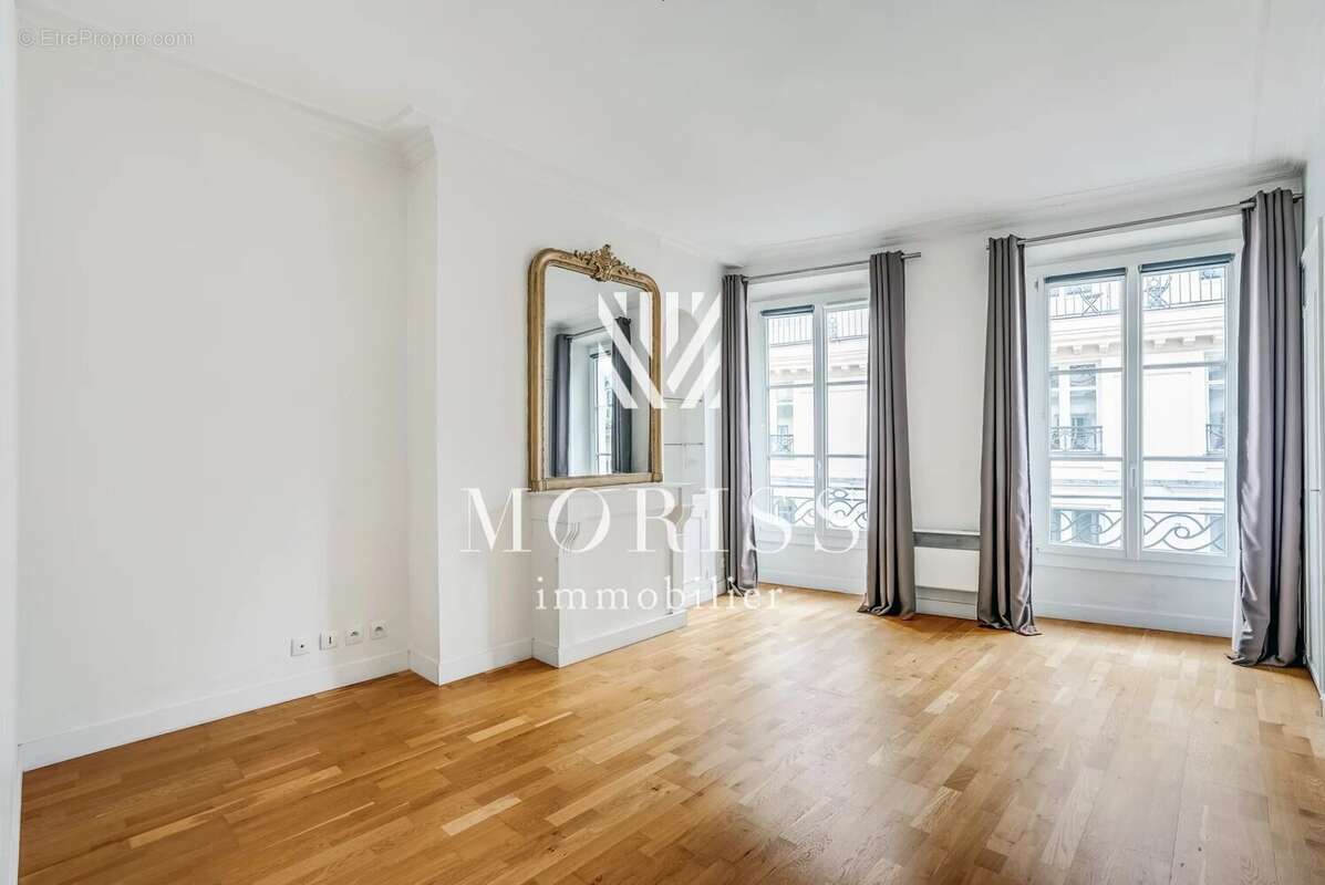Appartement à PARIS-8E