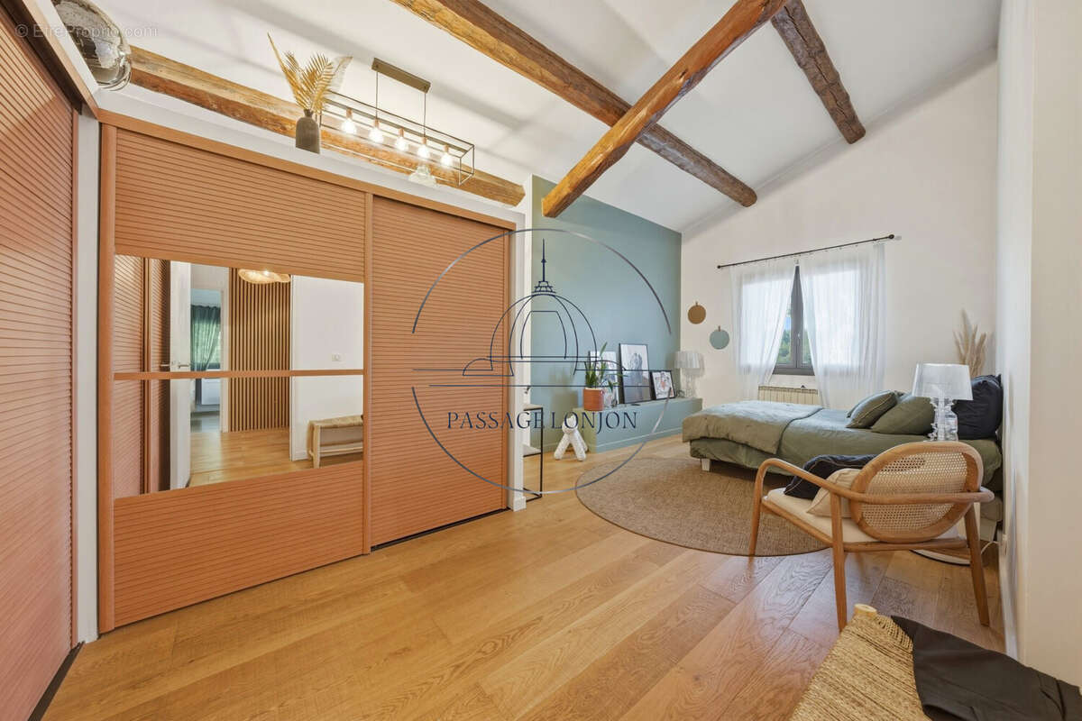 Maison à SAINT-CLEMENT-DE-RIVIERE