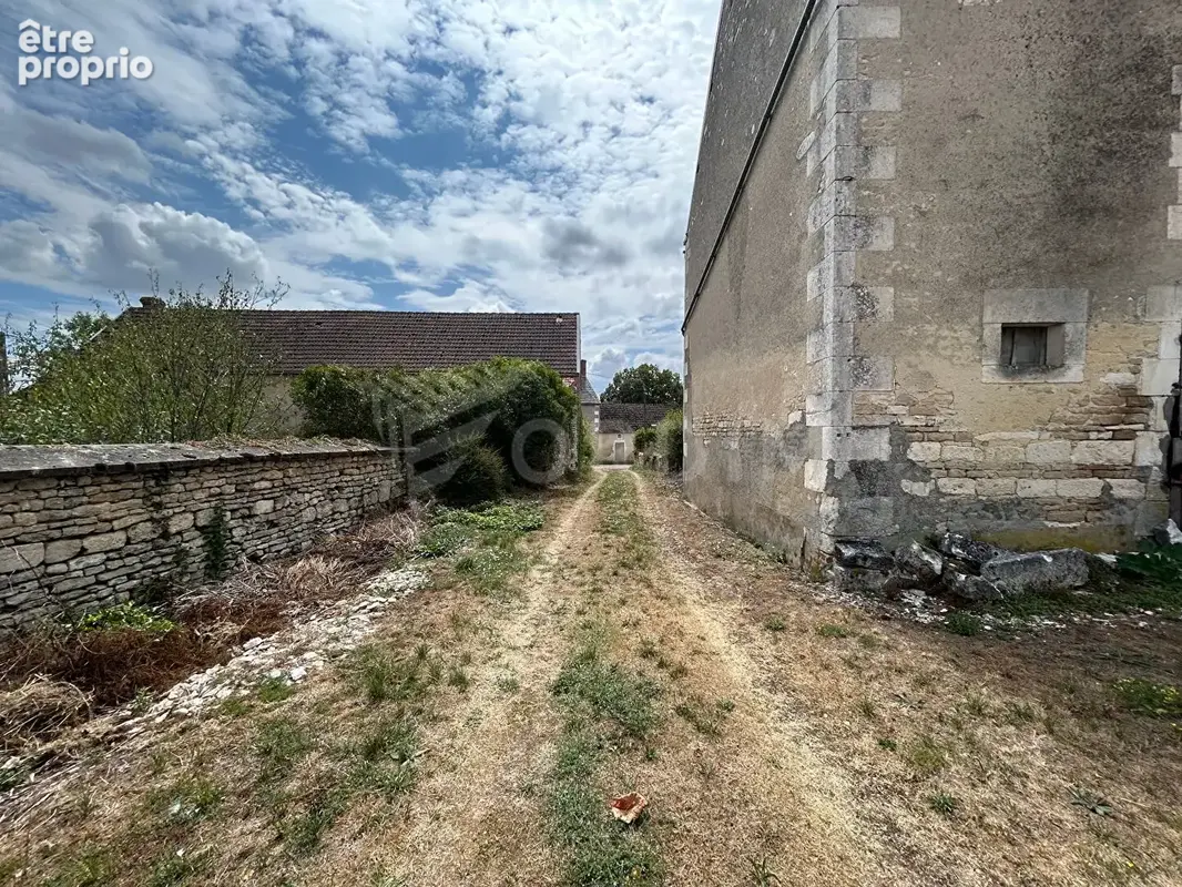 Maison de campagne, fort potentiel, vastes dépendances - photo 6