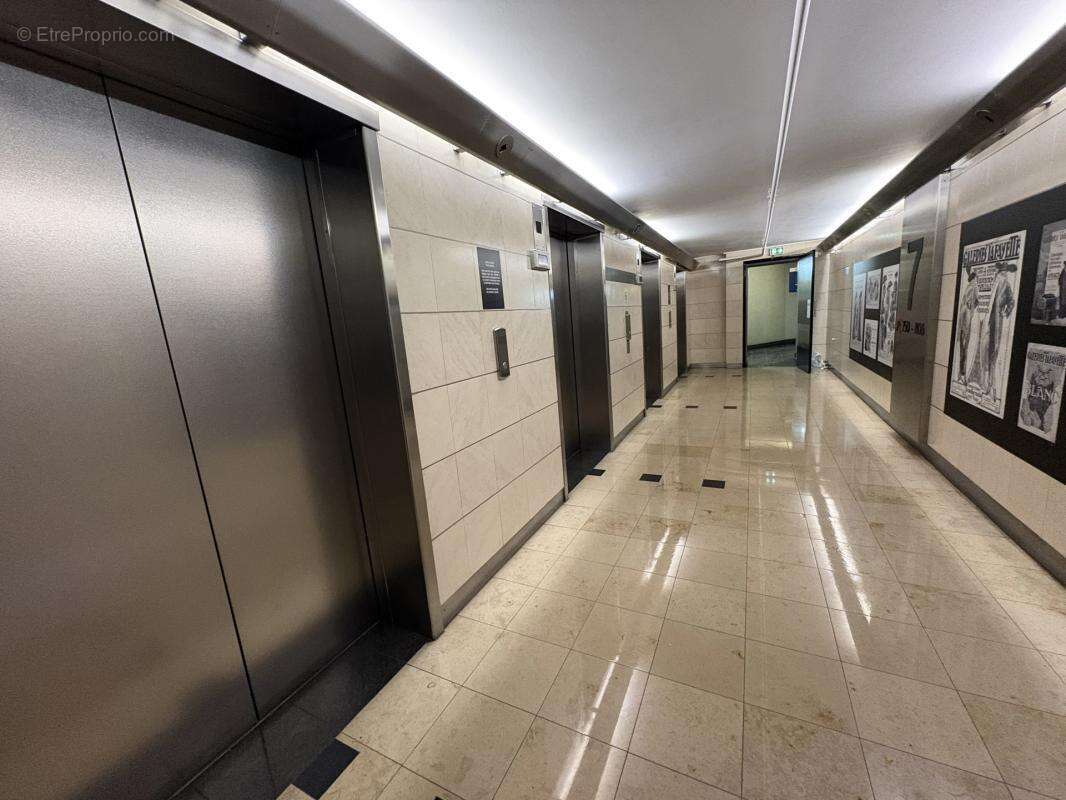 Parking à PARIS-9E