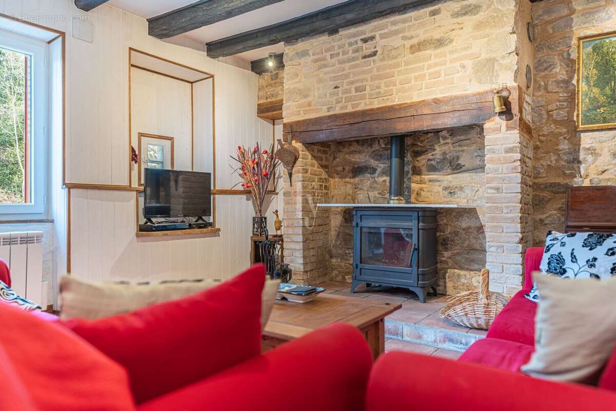 Maison à COUSSAC-BONNEVAL