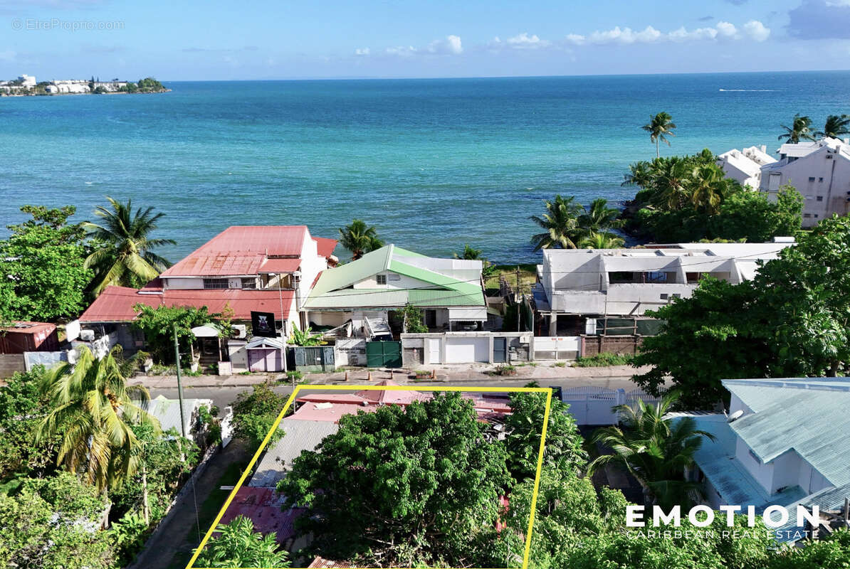 Terrain à LE GOSIER