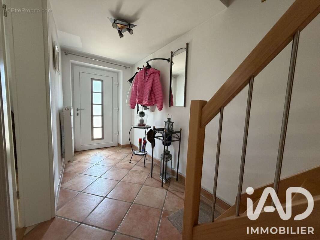 Maison 100 m² à Manderen  - photo 3
