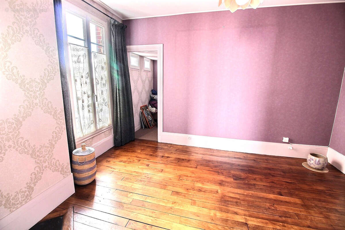 Appartement à GENNEVILLIERS