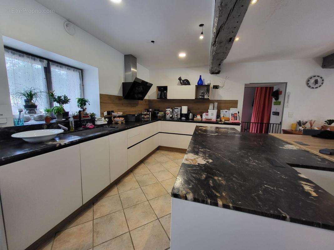 Maison à SAINT-PAUL-DE-VARAX