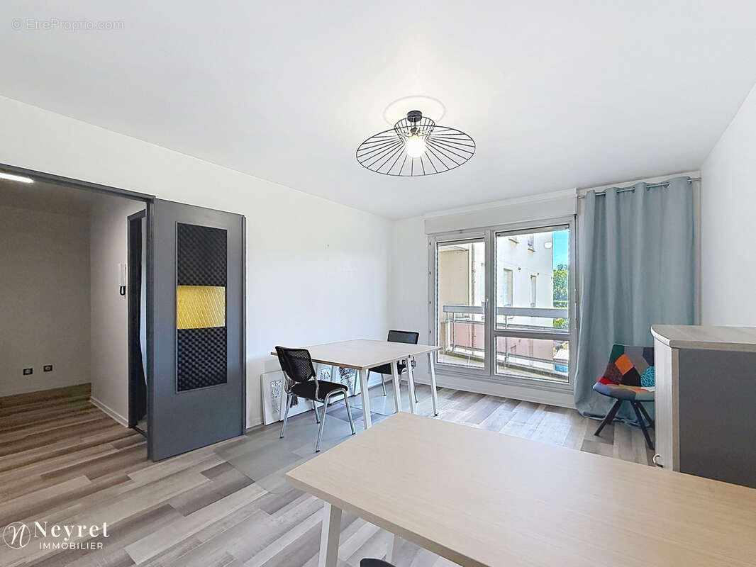 Appartement à SAINT-GENIS-LAVAL