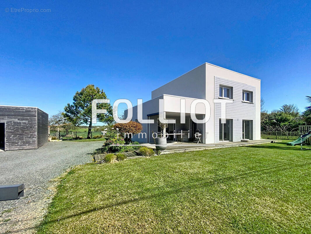 Maison à TOURVILLE-SUR-SIENNE