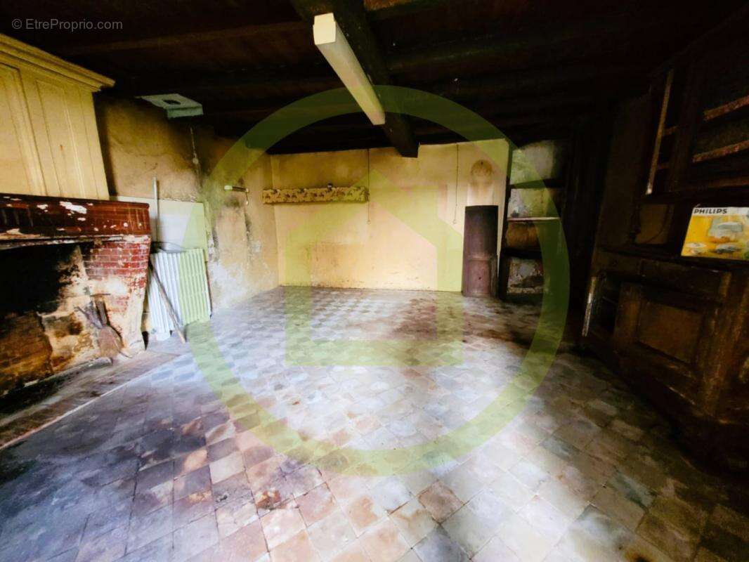 Maison à NIEUL-LE-VIROUIL