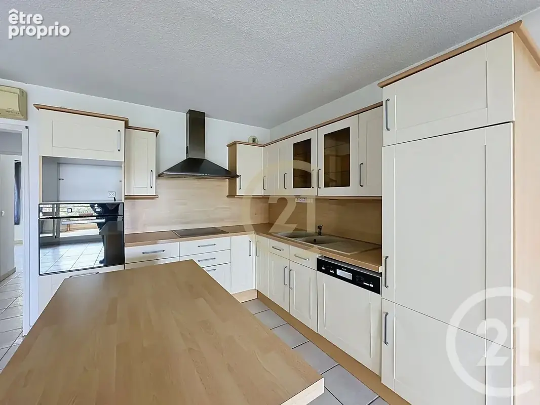Appartement 70 m² à Uzes  - photo 3