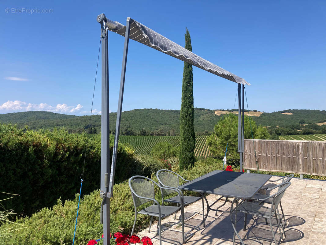 Entre Limoux et Carcassonne, 2 villas jumelées sur terrain avec piscine, double garage, terrasses, atelier. - photo 24