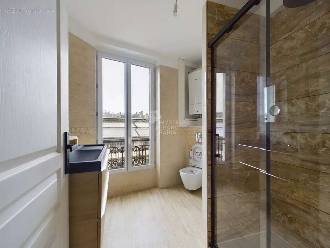 Appartement à PARIS-8E